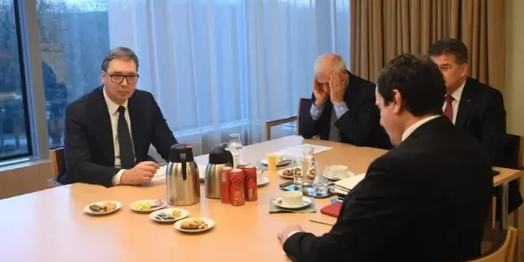 A ia vlen njohja “de facto” e Kosovës nga Serbia? A ia vlen njohja “de facto” e Kosovës nga Serbia?