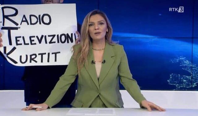 VIDEO/ “RTK-Radio televizioni i Kurtit”! Aktivisti hyn live në studio gjatë edicionit te lajmeve VIDEO/ “RTK-Radio televizioni i Kurtit”! Aktivisti hyn live në studio gjatë edicionit te lajmeve