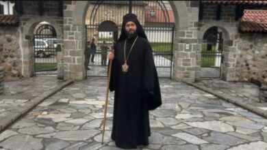 “Në fillim më puthën dorën pastaj na përzunë”/ At Nikolla Xhufka denoncon serbët: Më larguan me arrogancë nga Manastiri i Deçanit “Në fillim më puthën dorën pastaj na përzunë”/ At Nikolla Xhufka denoncon serbët: Më larguan me arrogancë nga Manastiri i Deçanit