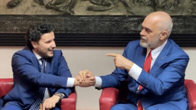 Rama për Abazoviç: Fenomen i rrallë, flet 2 gjuhë, unë përgjigjem vetëm shqip Rama për Abazoviç: Fenomen i rrallë, flet 2 gjuhë, unë përgjigjem vetëm shqip
