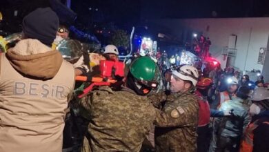 VIDEO/ Pas shumë orësh nën rrënoja, ekipet e Kosovës shpëtojnë një vajzë 13 vjeçe dhe një 45 vjeçar në Turqi VIDEO/ Pas shumë orësh nën rrënoja, ekipet e Kosovës shpëtojnë një vajzë 13 vjeçe dhe një 45 vjeçar në Turqi