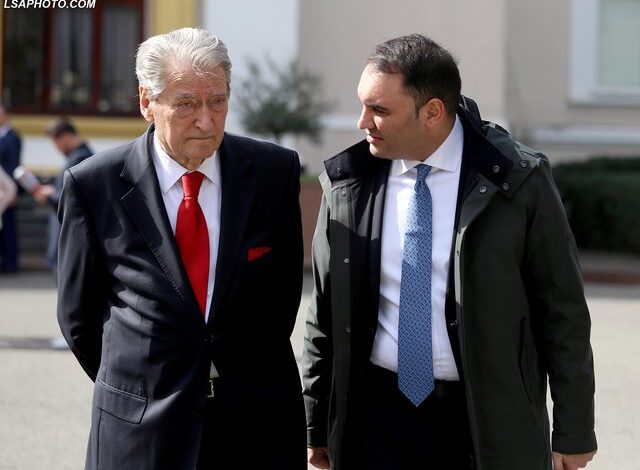 Belind Këlliçi imiton Lulzim Bashën: Largon Berishën nga fushata Belind Këlliçi imiton Lulzim Bashën: Largon Berishën nga fushata