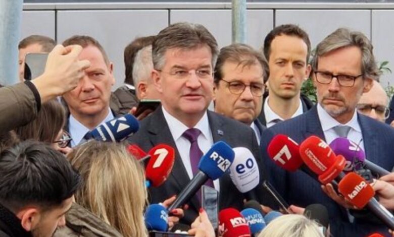 Albin Kurti donte ta firmoste atë ditë, Vuçiç jo, Lajçak flet për takimin në Bruksel dhe qëndrimin e BE
