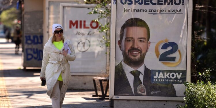 Mbyllen votimet në Mal të Zi, pjesëmarrja në zgjedhje 60,5%! Vendi mes Gjukanoviç, një prorusi dhe një properëndimori Mbyllen votimet në Mal të Zi, pjesëmarrja në zgjedhje 60,5%! Vendi mes Gjukanoviç, një prorusi dhe një properëndimori