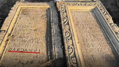 Arkeologët shqiptarë përplasen me ata maqedonas për pllakën “Dardanus”: Tendencioze që nuk përmendet në muze!