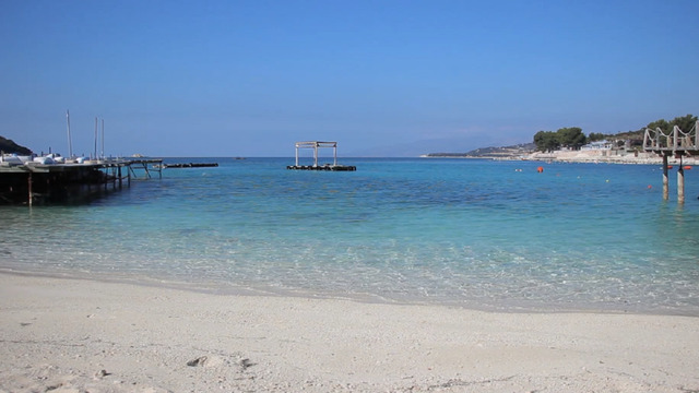 Ksamil/ Zgjerimi i plazheve rrit abuzimet me rërën: Inerte gëlqerore përt tu dukur e bardhë si gjithë zona! Ksamil/ Zgjerimi i plazheve rrit abuzimet me rërën: Inerte gëlqerore përt tu dukur e bardhë si gjithë zona!