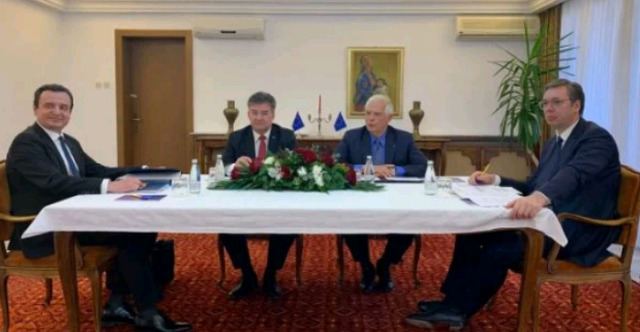 Kurti dhe Vuçiç përballë njëri-tjetrit, nis takimi trepalësh në Ohër, diskutohet plani franko-gjerman Kurti dhe Vuçiç përballë njëri-tjetrit, nis takimi trepalësh në Ohër, diskutohet plani franko-gjerman