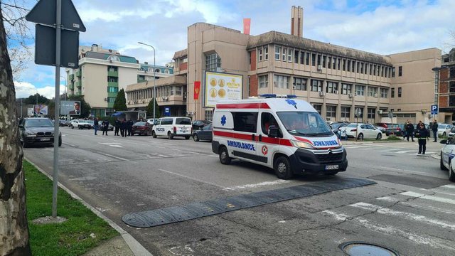 E RËNDË/ Shpërthim kamikaz në Gjykatën e Podgoricës, ka VIKTIMA E RËNDË/ Shpërthim kamikaz në Gjykatën e Podgoricës, ka VIKTIMA