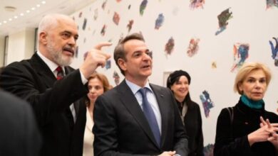 Hila: Ja si Rama po bën diplomaci me piktura! Hila: Ja si Rama po bën diplomaci me piktura!