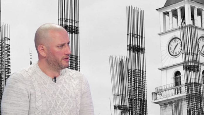 “Tirana u bë si plaçkë, si kërmë”, ironia ‘therëse’ e aktorit: Është bërë qyteti më “kull” “Tirana u bë si plaçkë, si kërmë”, ironia ‘therëse’ e aktorit: Është bërë qyteti më “kull”