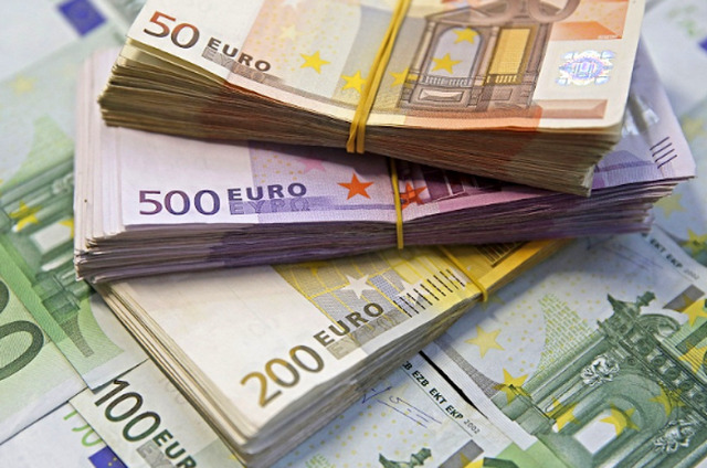 Euro prek “vijën e kuqe”, çfarë pritet gjatë kulmit të sezonit turistik? Euro prek “vijën e kuqe”, çfarë pritet gjatë kulmit të sezonit turistik?