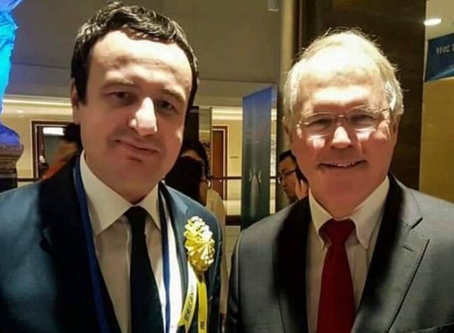 Ambasadori amerikan nxjerr zbuluar Albin Kurtin: Jemi afër themelimit të Asociacionit, ka mirëkuptim më të madh se sa tregojnë fjalët Ambasadori amerikan nxjerr zbuluar Albin Kurtin: Jemi afër themelimit të Asociacionit, ka mirëkuptim më të madh se sa tregojnë fjalët