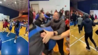 E turpshme në Kosovë, tifozët sulmojnë me shkelma e grushte lojtarët mitrovicas (VIDEO)