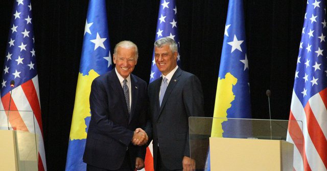 “Unë e di që ti nuk…”/ Zbulohet mesazhi që Joe Biden i dërgonte Hashim Thaçit në vitin 1999 “Unë e di që ti nuk…”/ Zbulohet mesazhi që Joe Biden i dërgonte Hashim Thaçit në vitin 1999