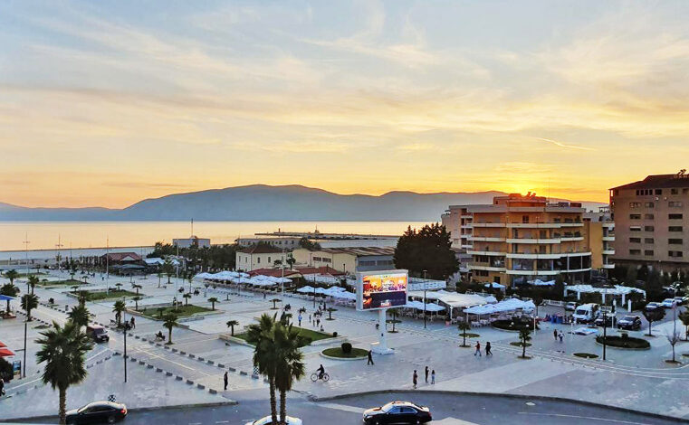 Bizneset e Vlorës në “hall”: Nuk ka punonjës për sezonin e verës, po detyrohemi të marrim adoleshentë Bizneset e Vlorës në “hall”: Nuk ka punonjës për sezonin e verës, po detyrohemi të marrim adoleshentë