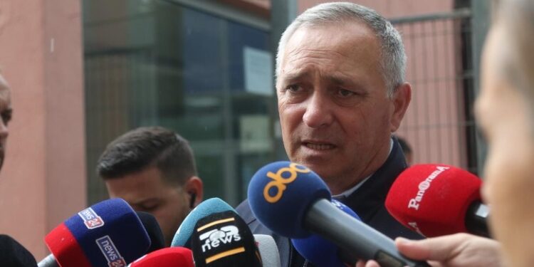 Beleri dhe Kokaveshi mbetën në qeli, avokati: Në dosjen e policisë nuk ka listë personash të paguar Beleri dhe Kokaveshi mbetën në qeli, avokati: Në dosjen e policisë nuk ka listë personash të paguar