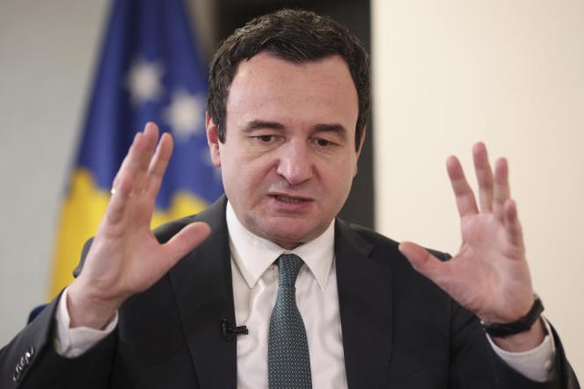 Prenkaj për vizitën e shefit të CIA-s: Albin Kurti në grupin e djemve problematikë! Kosova, jo koordinim me SHBA