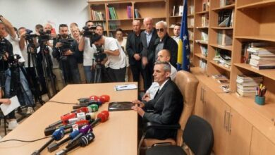 Serbët s’e lejuan të hynte në godinë/ Reagon kryetari i ri pas tensioneve: Aktualisht jam… Serbët s’e lejuan të hynte në godinë/ Reagon kryetari i ri pas tensioneve: Aktualisht jam…