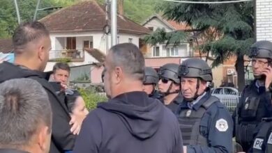 Tensione të dhunshme në veri, reagon Policia e Kosovës: Protestuesit hodhën gaz lotsjellës Tensione të dhunshme në veri, reagon Policia e Kosovës: Protestuesit hodhën gaz lotsjellës