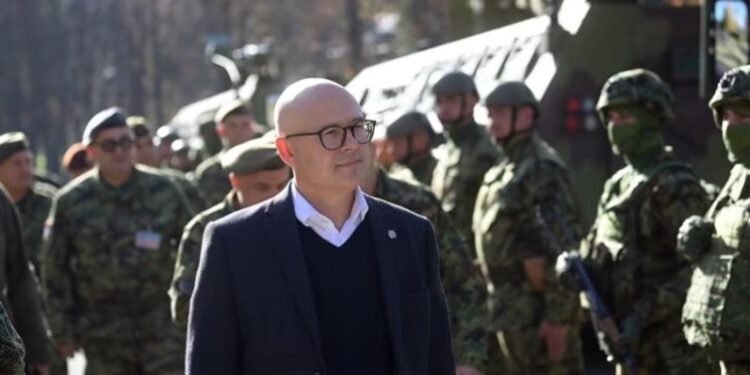 Tensionet në veri, ministri serb i Mbrojtjes: Beogradi i ka përcaktuar se cilat janë “vijat e kuqe” Tensionet në veri, ministri serb i Mbrojtjes: Beogradi i ka përcaktuar se cilat janë “vijat e kuqe”