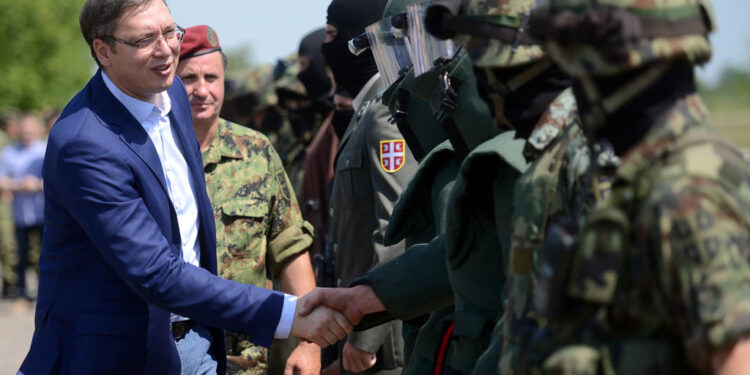 Provokimi i rrezikshëm/ Përplasjet në Veri, Vuçiç niset me ushtrinë serbe drejt kufirit të Kosovës Provokimi i rrezikshëm/ Përplasjet në Veri, Vuçiç niset me ushtrinë serbe drejt kufirit të Kosovës