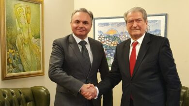 Kush është drejtori i Institutit që “nxin” Shqipërinë dhe miqësia me Metën e Berishën Kush është drejtori i Institutit që “nxin” Shqipërinë dhe miqësia me Metën e Berishën