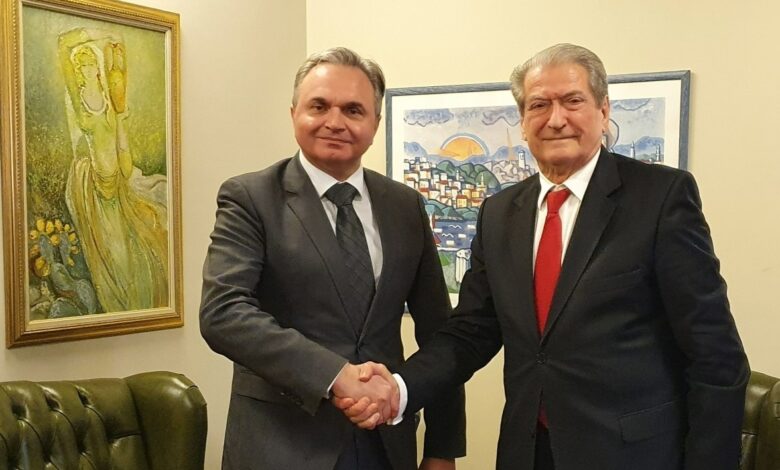 Kush është drejtori i Institutit që “nxin” Shqipërinë dhe miqësia me Metën e Berishën Kush është drejtori i Institutit që “nxin” Shqipërinë dhe miqësia me Metën e Berishën