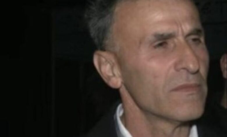 Mbi 60 orë brenda zyrës, flet kryetari i Komunës Hetemi: Po hamë bukë si në hotel, e sjell policia! Mbi 60 orë brenda zyrës, flet kryetari i Komunës Hetemi: Po hamë bukë si në hotel, e sjell policia!