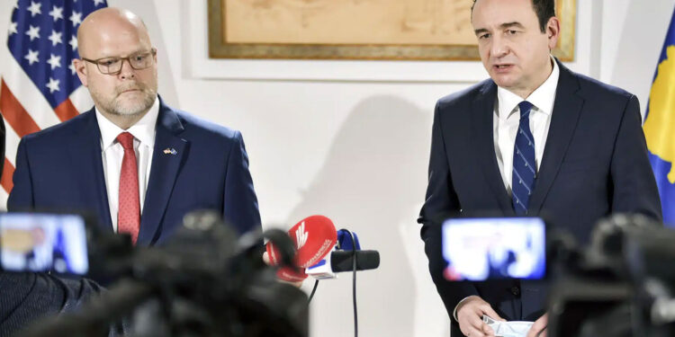 “S’më ka votuar ambasadori”/ Kurti i tregon “kufirin” SHBA: Ju respektoj, por më ka zgjedhur populli e duhet t’i dal për zot! “S’më ka votuar ambasadori”/ Kurti i tregon “kufirin” SHBA: Ju respektoj, por më ka zgjedhur populli e duhet t’i dal për zot!