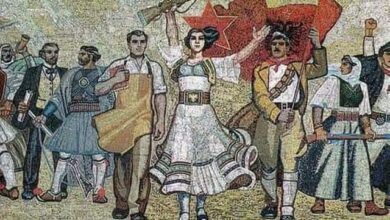 Vajtimi për yllin komunist dhe librin e Enverit tek mozaiku “Shqipëria” Vajtimi për yllin komunist dhe librin e Enverit tek mozaiku “Shqipëria”