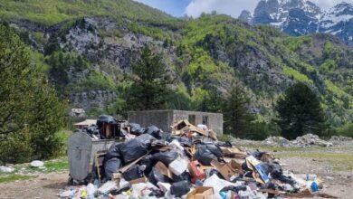 ‘Parajsa turistike’ e Thethit kërcënohet nga malet e mbeturinave, pronarët e bujtinave: Situata është emergjente ‘Parajsa turistike’ e Thethit kërcënohet nga malet e mbeturinave, pronarët e bujtinave: Situata është emergjente