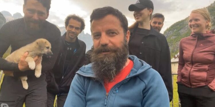 Turistët në Theth të mahnitur nga natyra: Nota ‘10’ për Shqipërinë! Pronari i Bujtinës: Problem energjia elektrike…! Turistët në Theth të mahnitur nga natyra: Nota ‘10’ për Shqipërinë! Pronari i Bujtinës: Problem energjia elektrike…!