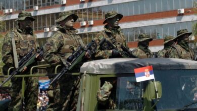 Helikopterët fluturojnë në kufi, Rusia kërkon që Serbia të fusë ushtrinë e policinë në Kosovë