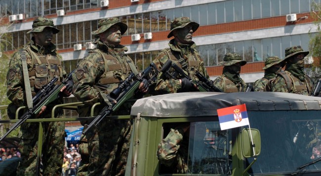 Helikopterët fluturojnë në kufi, Rusia kërkon që Serbia të fusë ushtrinë e policinë në Kosovë Helikopterët fluturojnë në kufi, Rusia kërkon që Serbia të fusë ushtrinë e policinë në Kosovë