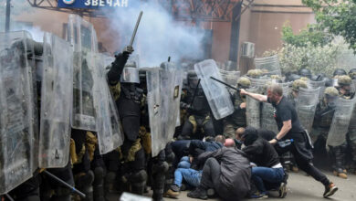 Analiza e CNN: Pse serbët sulmuan NATO-n në Kosovë, çfarë pritet të ndodhë dhe si po përfiton Vuçiç Analiza e CNN: Pse serbët sulmuan NATO-n në Kosovë, çfarë pritet të ndodhë dhe si po përfiton Vuçiç