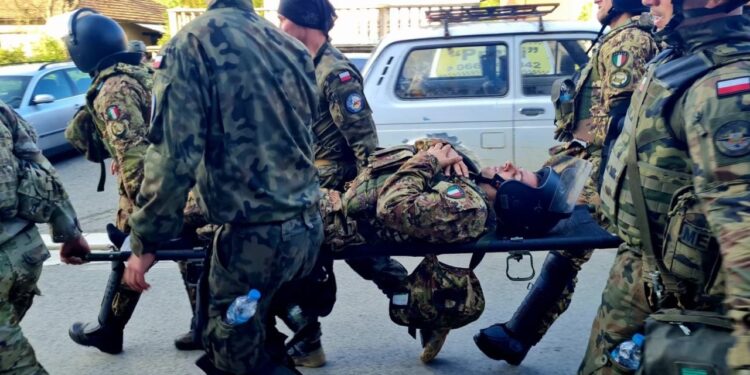 Trazirat në veri të Kosovës, përleshje mes protestuesve serbë dhe forcave të KFOR: 41 ushtarë të plagosur Trazirat në veri të Kosovës, përleshje mes protestuesve serbë dhe forcave të KFOR: 41 ushtarë të plagosur