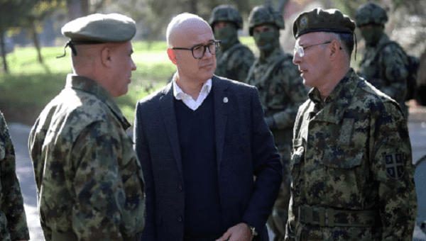 Serbia dislokon njësitë ushtarake, ministri i Mbrojtjes: Gati për të zbatuar çdo urdhër Serbia dislokon njësitë ushtarake, ministri i Mbrojtjes: Gati për të zbatuar çdo urdhër