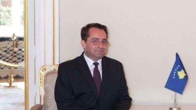 “Nëse duam të mbytemi vetë, s’duhet të na mbetet hatri pse Shqipëria s’po mbytet me ne” “Nëse duam të mbytemi vetë, s’duhet të na mbetet hatri pse Shqipëria s’po mbytet me ne”