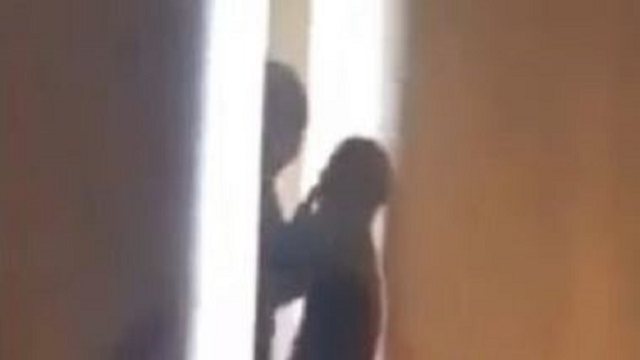 “Shiko çfarë bëhet në shkollën tënde”/ Mësuesi puthi në buzë nxënësen e mitur, flet drejtori: Videon ma dërgoi një prind “Shiko çfarë bëhet në shkollën tënde”/ Mësuesi puthi në buzë nxënësen e mitur, flet drejtori: Videon ma dërgoi një prind