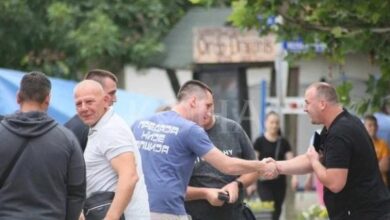 VIDEO/ Mori pjesë në festën e Vidovdan, policia e Kosovës ndalon djalin e Vuçiç. Tensioni Serbi-Kosovë i ‘garantuar’ VIDEO/ Mori pjesë në festën e Vidovdan, policia e Kosovës ndalon djalin e Vuçiç. Tensioni Serbi-Kosovë i ‘garantuar’