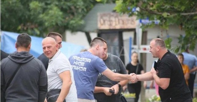 VIDEO/ Mori pjesë në festën e Vidovdan, policia e Kosovës ndalon djalin e Vuçiç. Tensioni Serbi-Kosovë i ‘garantuar’