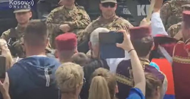 VIDEO/ Dhuna i lë vendin këngëve dhe valleve, serbët festojnë 1 qershorin para komunave në veri të Kosovës