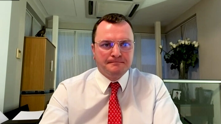 “Rama na ngul thikën e ne të bërtasim Shqipëri?!”, Ekonomisti i afërt me Albin Kurtin revoltohet me komentuesen nga Shqipëria “Rama na ngul thikën e ne të bërtasim Shqipëri?!”, Ekonomisti i afërt me Albin Kurtin revoltohet me komentuesen nga Shqipëria