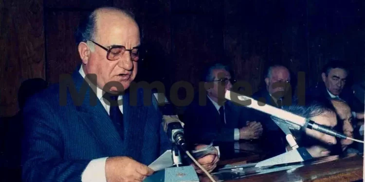 “Dua plaçka për shtëpinë, t’i paguaj me këste. S’kam një lugë timen”, Kur ministri i Brendshëm tronditi Byronë në 1991