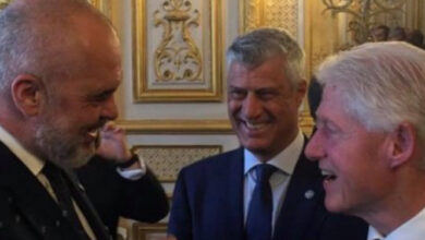 Pse njerëzit e Foltores po sulmojnë Bill Clinton? Pse njerëzit e Foltores po sulmojnë Bill Clinton?