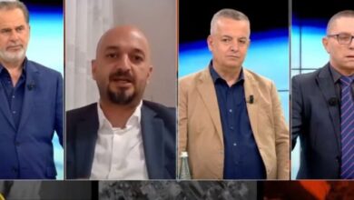 Eksperti zbulon kush qëndron pas rrëmbimit të tre policëve në Kosovë: Ky ekip i përgjigjet presidentit serb Vuçiç Eksperti zbulon kush qëndron pas rrëmbimit të tre policëve në Kosovë: Ky ekip i përgjigjet presidentit serb Vuçiç