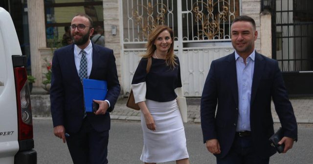 Pse po shpërbëhet grupi parlamentar i PD-së?!