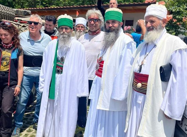 Në Gëllavën e traditave, mes besimtarëve bektashinj Në Gëllavën e traditave, mes besimtarëve bektashinj