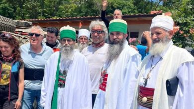 Në Gëllavën e traditave, mes besimtarëve bektashinj Në Gëllavën e traditave, mes besimtarëve bektashinj