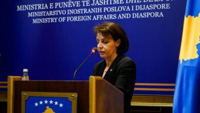 “Ja me cfarë ushqehen”/ Ministrja i del kundër Vuçiç dhe jep detaje TRONDITËSE për 3 policët e rrëmbyer “Ja me cfarë ushqehen”/ Ministrja i del kundër Vuçiç dhe jep detaje TRONDITËSE për 3 policët e rrëmbyer